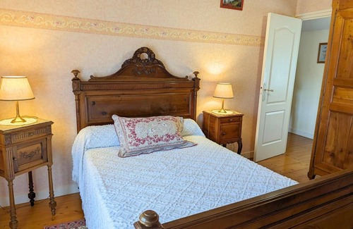 Saint-Genis-d'Hiersac Cottage | 118 m² Cabin ∙ 3 bedrooms ∙ 5 guests