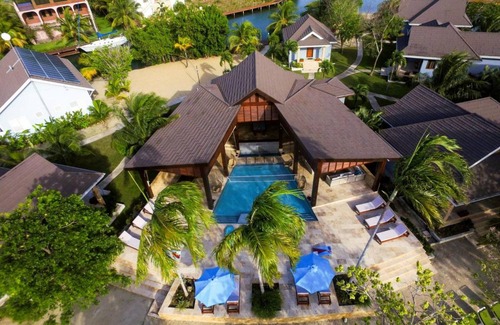 Placencia Villa | 1180 m² Villa ∙ 7 bedrooms ∙ 28 guests