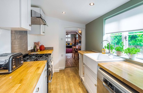 Arundel Cottage | 12 Arun St, Arundel