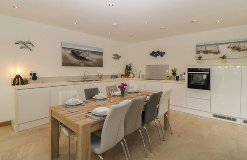 Challaborough Cottage | 12 BEACHDOWN, family friendly, with hot tub in Challaborough