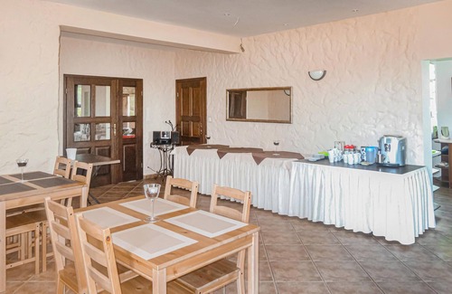 Debina House | 12 bedroom stunning home in Debina