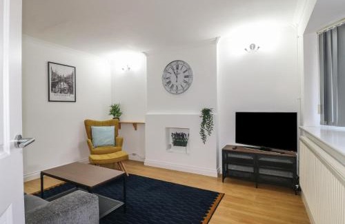 Leicester House | 12 Gorse Lane