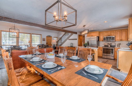 Deer Park House | 12 sharc passes, game room, hot tub, Perfect family home, foosball, two story