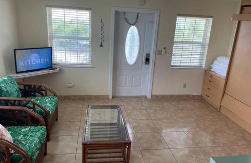 George Town Apartment | 12 South Harbor View