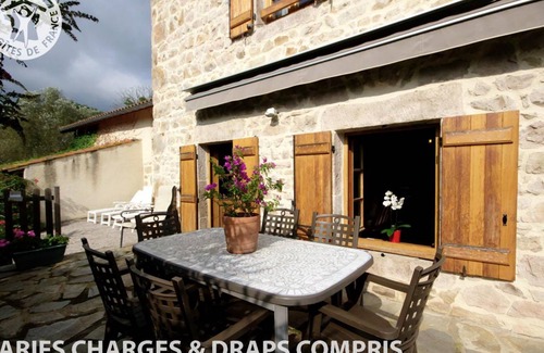 Perigneux Cottage | 120 m² Cabin ∙ 3 bedrooms ∙ 6 guests