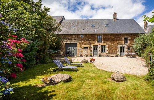 Sougeal House | 120 m² Gîte ∙ 3 bedrooms ∙ 6 guests