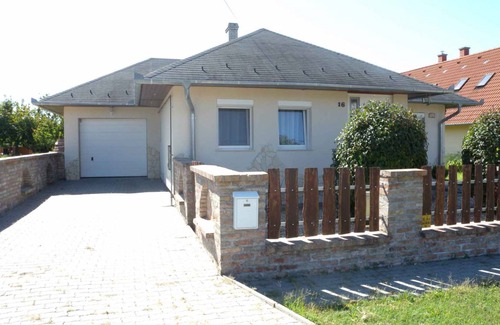 Balatonszentgyoergy House | 120 m² House ∙ 3 bedrooms ∙ 6 guests