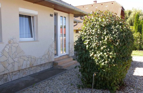Balatonszentgyoergy House | 120 m² House ∙ 3 bedrooms ∙ 6 guests