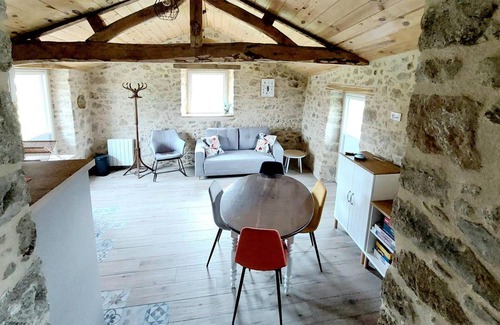 Mauleon House | 120 m² House ∙ 1 bedroom ∙ 4 guests