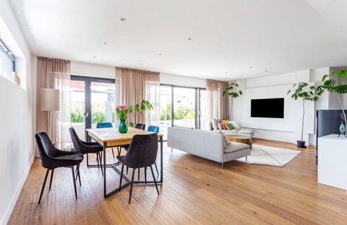 Lehon House | 120 m² House ∙ 3 bedrooms ∙ 6 guests
