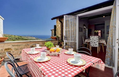 Civezza House | 120 m² House ∙ 4 bedrooms ∙ 7 guests
