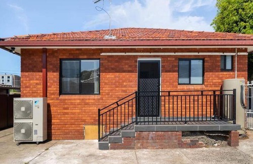 Lidcombe House | 120 m² House ∙ 5 bedrooms ∙ 10 guests