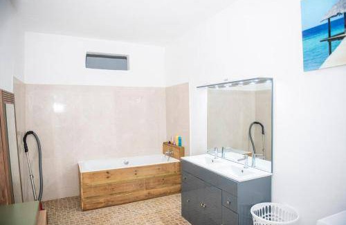 M'Tsangamouji House | 120 m² House ∙ 2 bedrooms ∙ 4 guests
