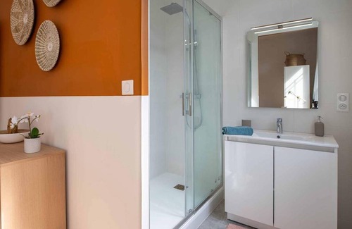 8th Arrondissement Resort | 120 m² Private room ∙ 1 bedroom ∙ 1 guest