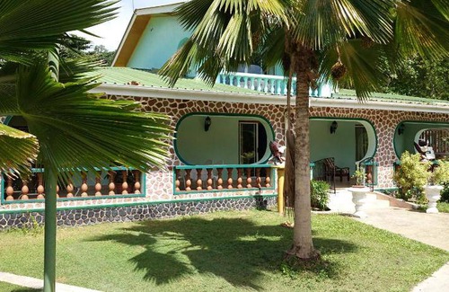 Praslin Island Apartment | 120 m² Apartment ∙ 4 bedrooms ∙ 10 guests