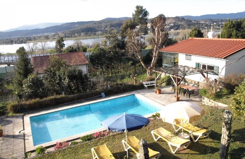 Lanhelas Villa | 120 m² Villa ∙ 4 bedrooms ∙ 10 guests
