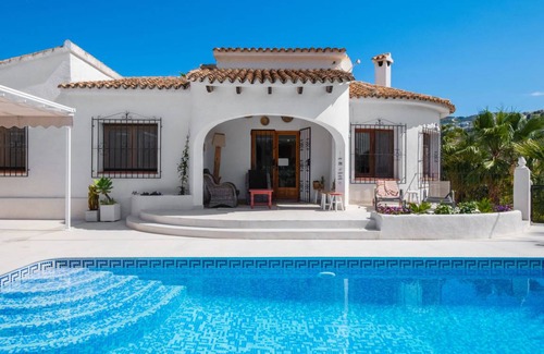 Arnella Villa | 120 m² Villa ∙ 5 bedrooms ∙ 10 guests