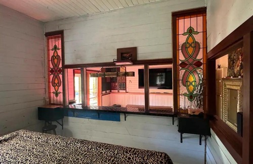 South Lismore House | 120yr old house by the river