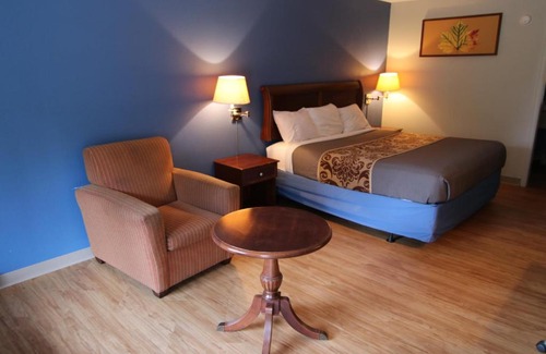 Gold Rock Hotel | 121 Motel Battleboro