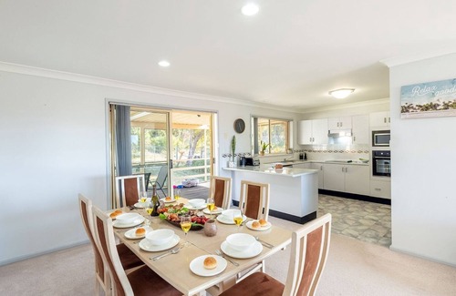 Fingal Bay House | 124 Rocky Point Rd - pet friendly, air con, Wi-Fi, high chair and Cot