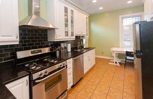 Near Northeast House | 125 Year Old Rowhouse Near Union Market/National Mall/Museums & Restaurants