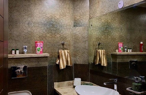 Faridabad Apartment | 128 m² Apartment ∙ 2 bedrooms ∙ 1 guest