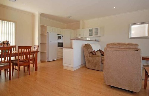 Goolwa South House | 12A Billabong Rd - Contemporary holiday living opposite the golf course