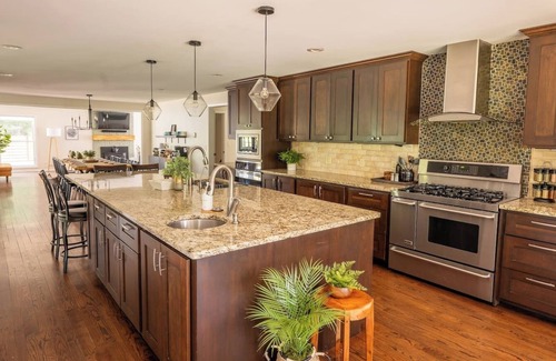 Ravenna House | 12p Hot tub, Rock Climb Wall, Pickleball, B-ball