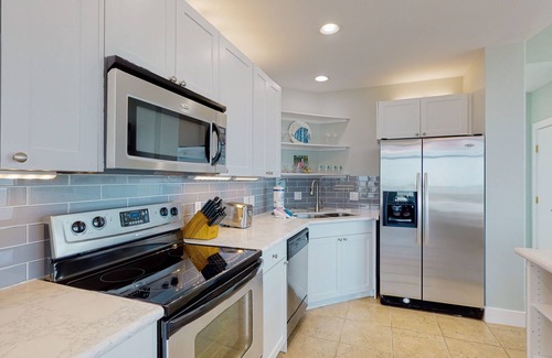 Galveston Condo | 12th-floor corner condo with heated pool, spa, game room, & hot tub - beach view