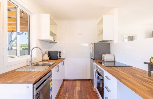 Tanilba Bay House | 13 Beatty Blvd - Air Con, Wi-Fi, Linen, Boat Parking, Pet Friendly