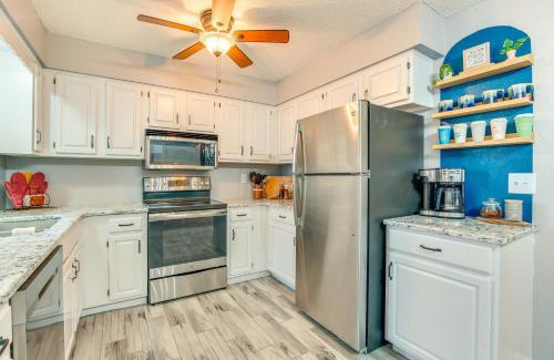 Blue Springs House | 13 Mi to Arrowhead Stadium Blue Springs Home!