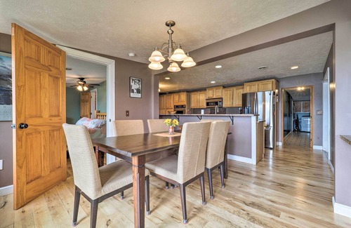 Mayfield Cabin | 13 Mi to Dtwn: Lakefront Cottage w/Dock