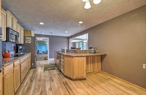 Mayfield Cabin | 13 Mi to Dtwn: Lakefront Cottage w/Dock