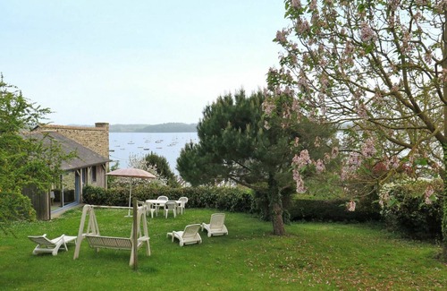 Saint-Suliac Other | 130 m² Accommodation ∙ 3 bedrooms ∙ 6 guests
