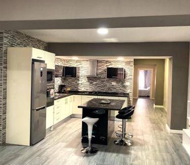 Ensanche Diputacion Apartment | 130 m² Apartment ∙ 2 bedrooms ∙ 6 guests