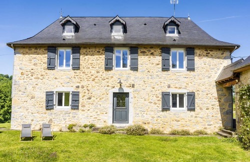 Lasseubetat House | 130 m² Gîte ∙ 4 bedrooms ∙ 7 guests