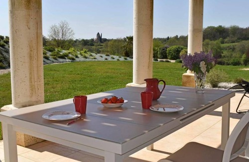 Cause-de-Clerans House | 130 m² House ∙ 1 bedroom ∙ 2 guests
