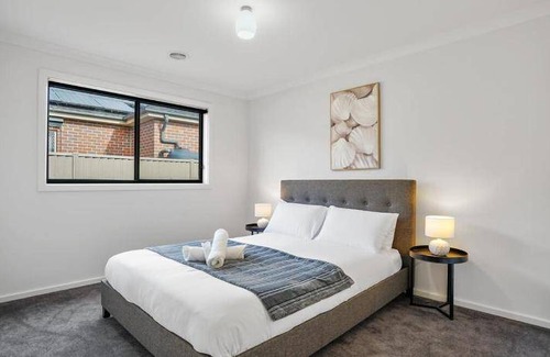 Golden Point House | 130 m² House ∙ 3 bedrooms ∙ 8 guests
