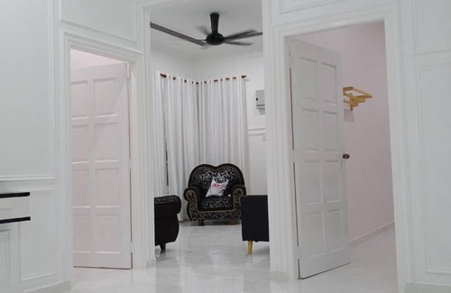Kampung Semut Api House | 130 m² House ∙ 3 bedrooms ∙ 15 guests