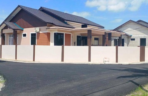 Kampung Semut Api House | 130 m² House ∙ 3 bedrooms ∙ 15 guests