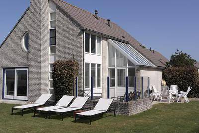 Julianadorp aan zee House | 130 m² House ∙ 4 bedrooms ∙ 9 guests