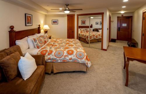 Salt Lake Mountain Resorts Hotel | 1307B - King Standard Eagle Springs West Hotel Room