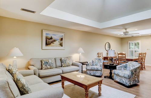 Beach Lagoon Condo | 135 m² Condo ∙ 3 bedrooms ∙ 6 guests