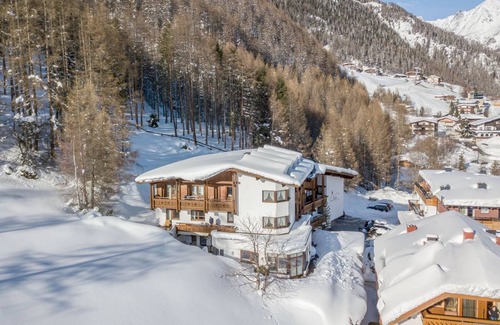 Soelden Apartment | 136 m² Apartment ∙ 1 bedroom ∙ 10 guests