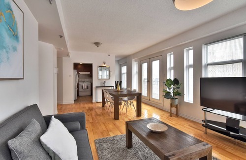 Quartier des Spectacles Apartment | #138 Beautiful & Bright APT in Downtown