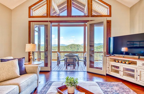 Whittier Condo | 138 m² Condo ∙ 2 bedrooms ∙ 5 guests