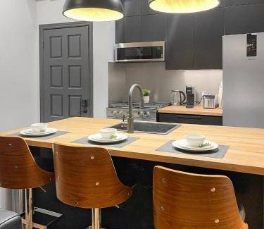 Cabbagetown South Apartment | 139 m² Apartment ∙ 3 bedrooms ∙ 6 guests