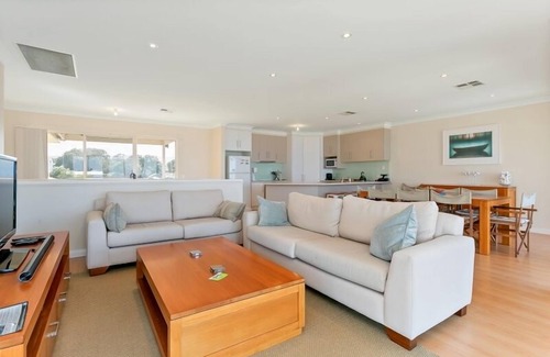 Hayborough House | 139 Seagull Ave-Pets Negotiable-Wi-Fi