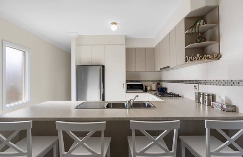 Hayborough House | 13A Elliot Ave - SeaViews - Walk to Beach - Bikeway - Wi-Fi
