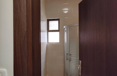 Al Swaifyeh Apartment | 14 Lovely 1-bedroom rental with Services nearby